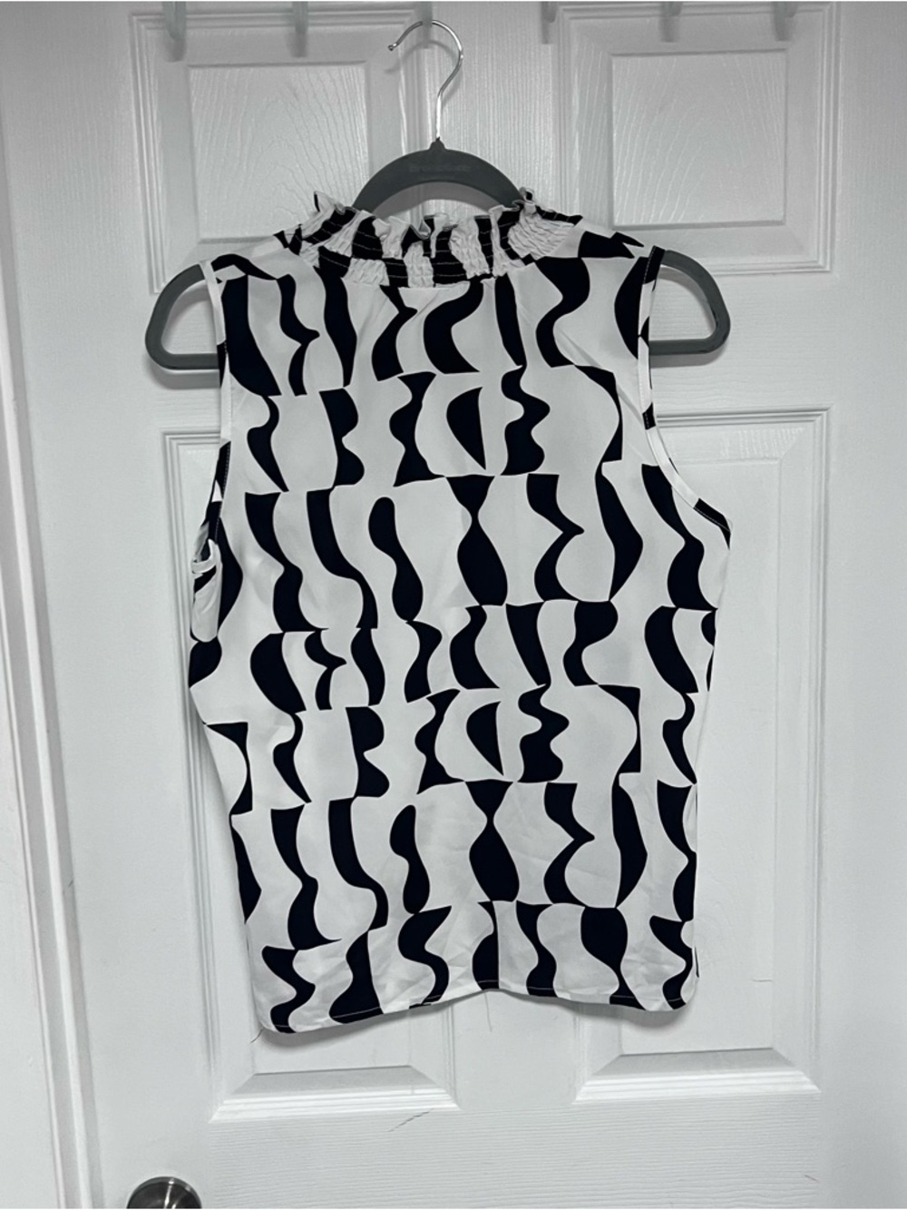 Ruffled Mock Neck Geometric Print Camisole - Black & White - Size L